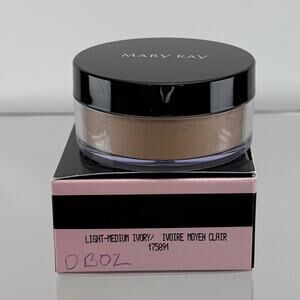 Silky Setting Powder - Light-Medium Ivory - Mary Kay **Expires Soon**